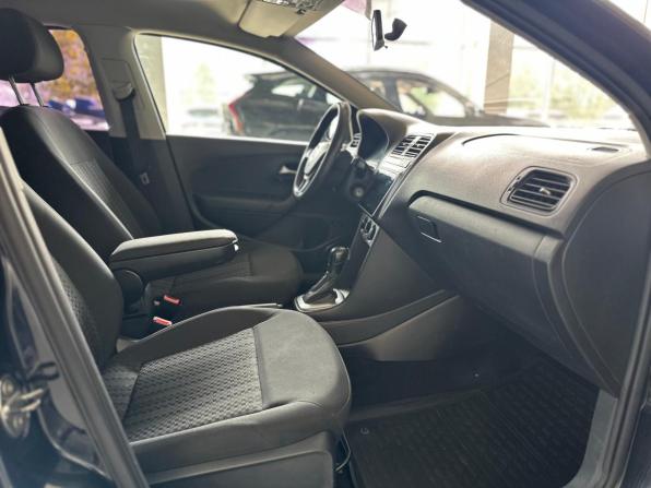 Volkswagen Polo V Рестайлинг с пробегом 2019 года, цена 1 045 000 рублей, 190000 км, седан, Автокод Объявления