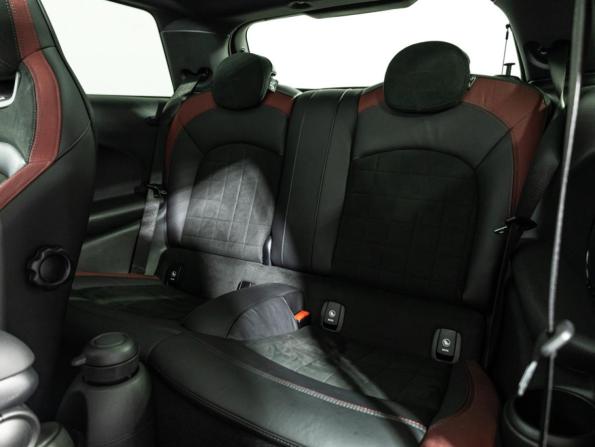 Mini Hatch III (F55/F56) Рестайлинг с пробегом 2018 года, цена 2 699 700 рублей, 110000 км, хэтчбек, Автокод Объявления