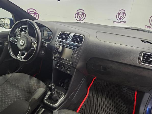 Volkswagen Polo V Рестайлинг с пробегом 2018 года, цена 1 015 000 рублей, 149601 км, седан, Автокод Объявления