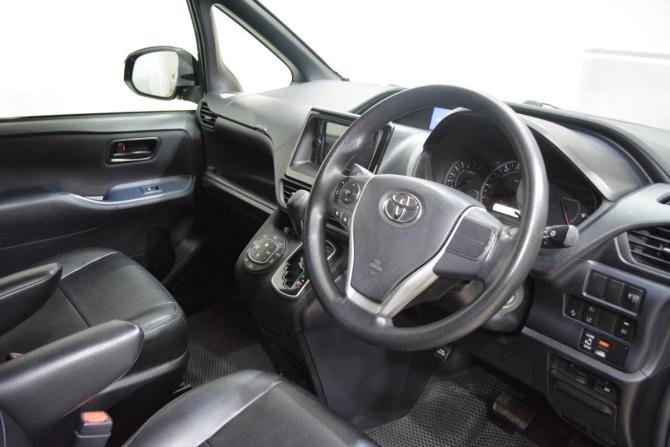 Toyota Noah III (R80) с пробегом 2016 года, цена 1 650 000 рублей, 133800 км, минивэн, Автокод Объявления