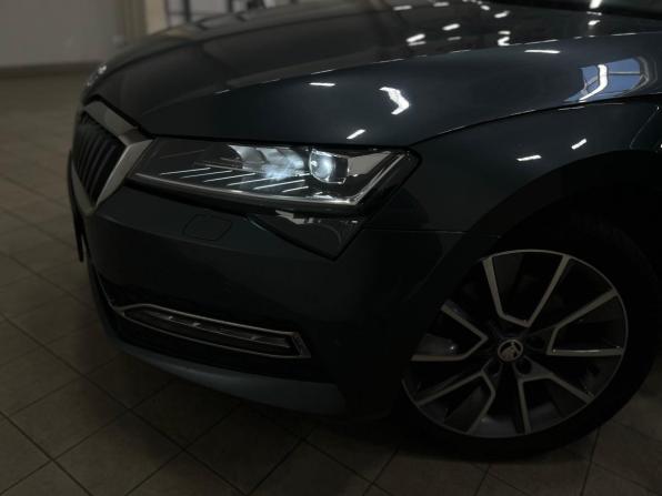 Skoda Superb III Рестайлинг с пробегом 2019 года, цена 2 369 000 рублей, 175500 км, лифтбек, Автокод Объявления