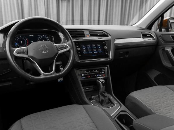 Volkswagen Tiguan II Рестайлинг с пробегом 2021 года, цена 2 860 000 рублей, 65182 км, внедорожник, Автокод Объявления