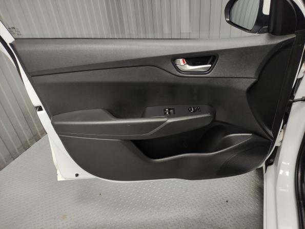 Hyundai Solaris II с пробегом 2017 года, цена 997 000 рублей, 90729 км, седан, Автокод Объявления