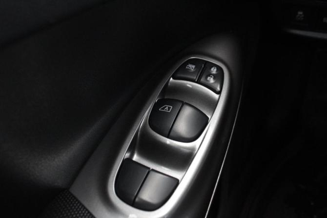 Nissan Juke I с пробегом 2012 года, цена 1 200 000 рублей, 175196 км, внедорожник, Автокод Объявления