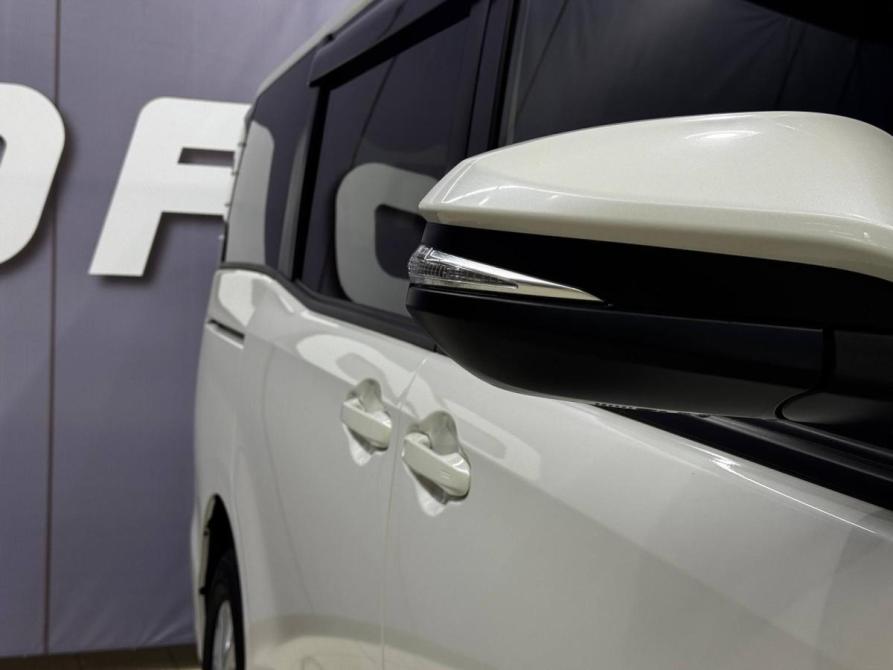 Toyota Noah III (R80) Рестайлинг Благовещенск  - изображение 14