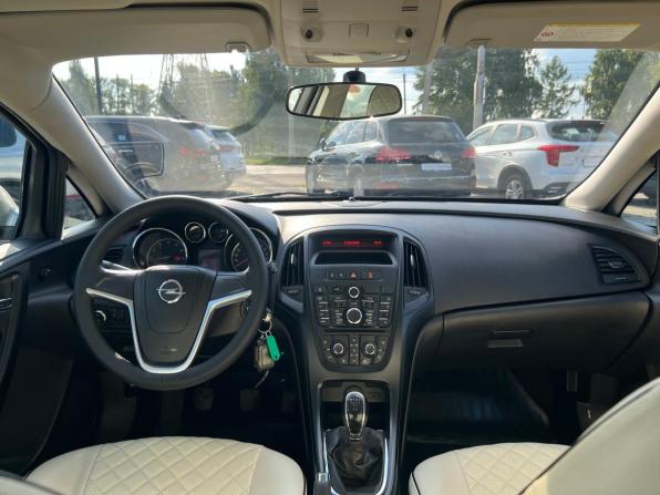 Opel Astra J Рестайлинг с пробегом 2013 года, цена 699 000 рублей, 198165 км, седан, Автокод Объявления