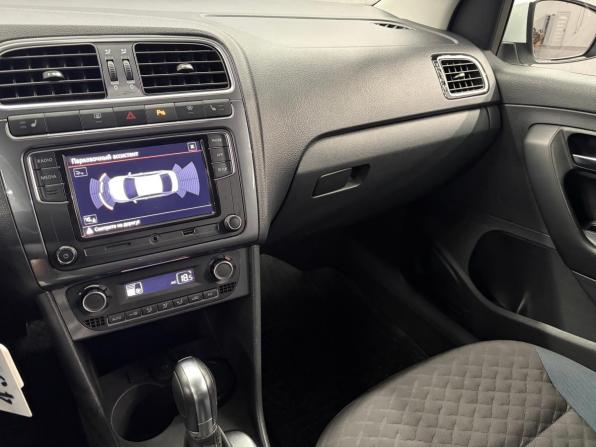 Volkswagen Polo V Рестайлинг с пробегом 2019 года, цена 1 427 000 рублей, 127060 км, седан, Автокод Объявления