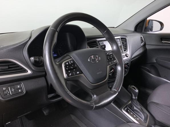 Hyundai Solaris II с пробегом 2018 года, цена 1 335 000 рублей, 114294 км, седан, Автокод Объявления