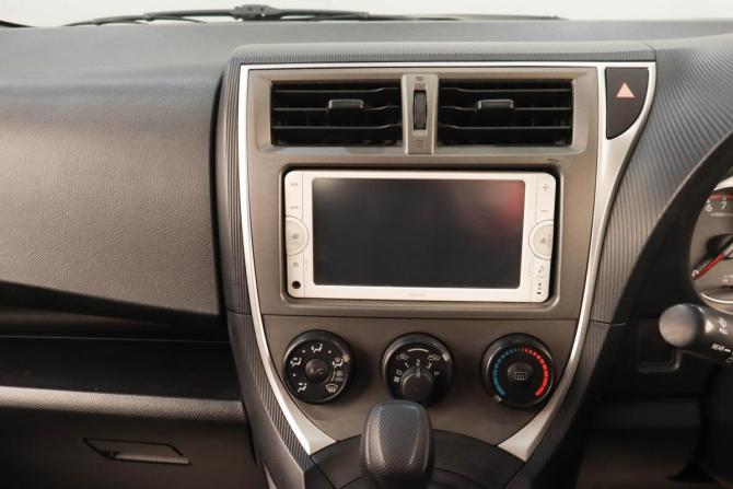 Toyota Ractis II с пробегом 2013 года, цена 889 000 рублей, 165000 км, хэтчбек, Автокод Объявления