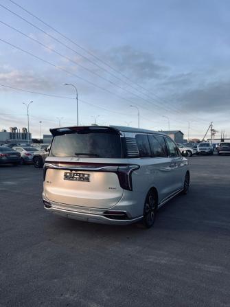 Hongqi HQ9 с пробегом 2022 года, цена 3 700 000 рублей, 97000 км, минивэн, Автокод Объявления