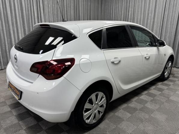 Opel Astra J с пробегом 2011 года, цена 599 000 рублей, 195596 км, хэтчбек, Автокод Объявления
