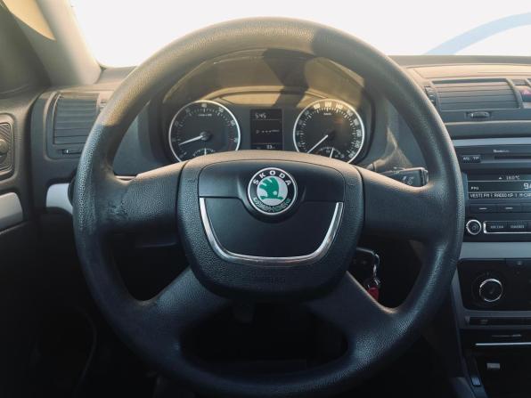Skoda Octavia II (A5) Рестайлинг с пробегом 2012 года, цена 720 000 рублей, 192000 км, лифтбек, Автокод Объявления
