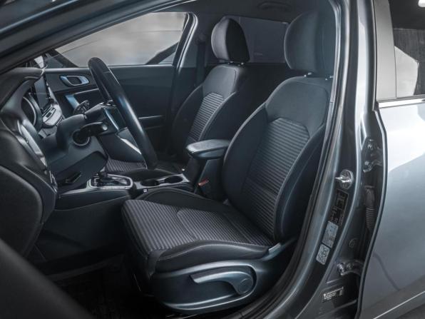 Kia Ceed III Рестайлинг с пробегом 2022 года, цена 2 339 000 рублей, 65899 км, универсал, Автокод Объявления