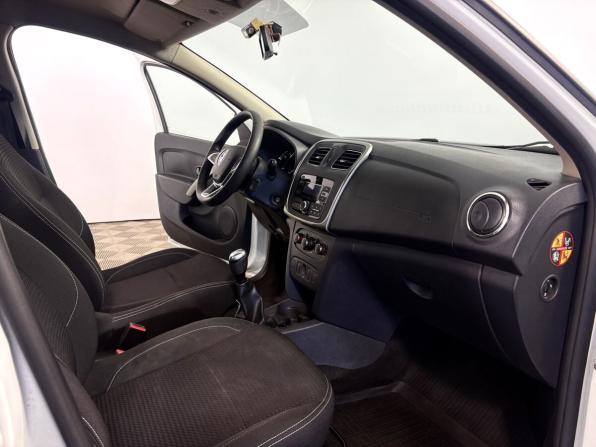 Renault Logan II Рестайлинг с пробегом 2022 года, цена 1 080 000 рублей, 82625 км, седан, Автокод Объявления