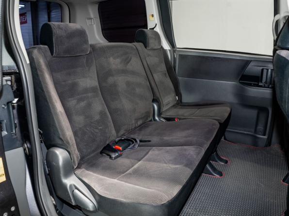 Toyota Noah II (R70) с пробегом 2009 года, цена 1 345 000 рублей, 212990 км, минивэн, Автокод Объявления