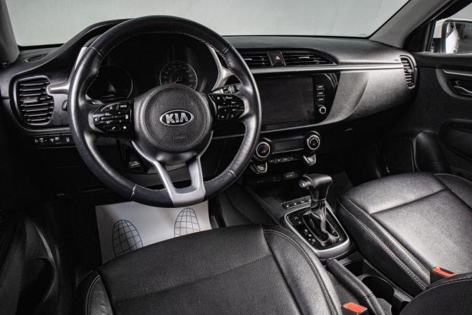 Kia Rio IV Рестайлинг с пробегом 2020 года, цена 1 639 000 рублей, 212231 км, седан, Автокод Объявления