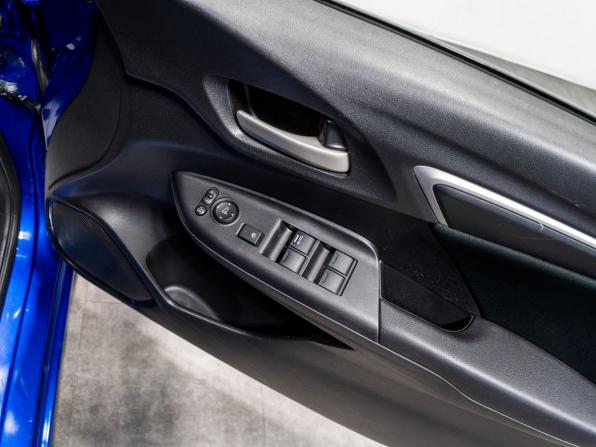 Honda Fit III Рестайлинг с пробегом 2019 года, цена 1 195 000 рублей, 115840 км, хэтчбек, Автокод Объявления