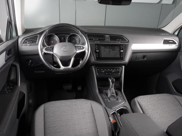 Volkswagen Tiguan II Рестайлинг с пробегом 2021 года, цена 3 086 000 рублей, 45557 км, внедорожник, Автокод Объявления