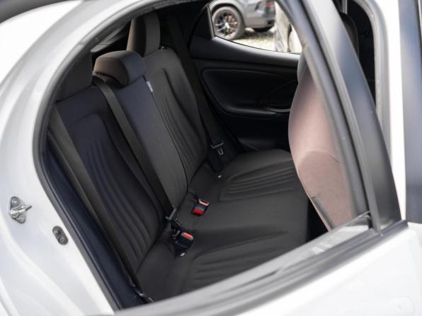 Toyota Yaris IV с пробегом 2021 года, цена 1 199 000 рублей, 151701 км, хэтчбек, Автокод Объявления