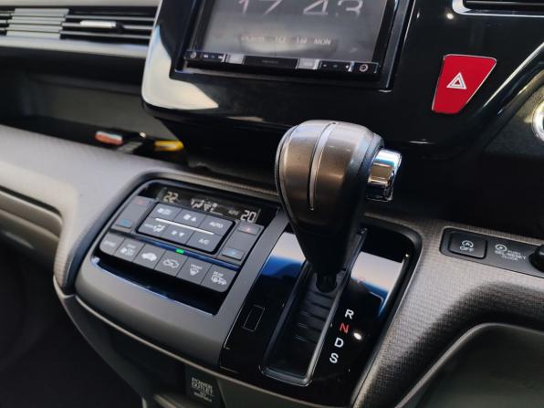 Honda Stepwgn V с пробегом 2015 года, цена 1 659 000 рублей, 136010 км, минивэн, Автокод Объявления