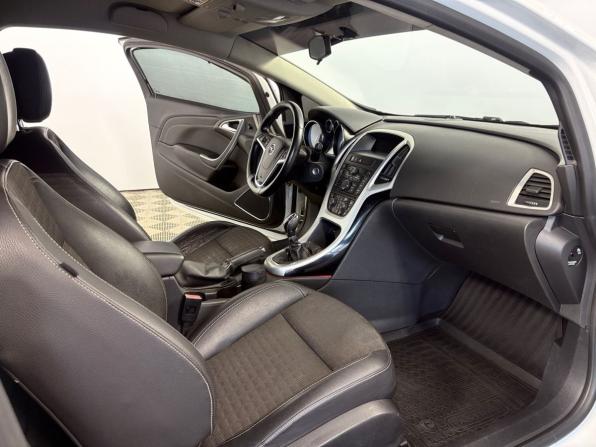 Opel Astra J Рестайлинг с пробегом 2012 года, цена 860 000 рублей, 177717 км, хэтчбек, Автокод Объявления