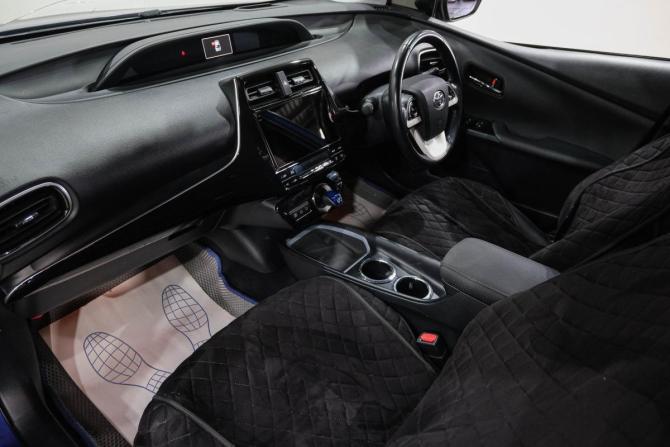 Toyota Prius IV (XW50) с пробегом 2016 года, цена 1 629 000 рублей, 112000 км, лифтбек, Автокод Объявления