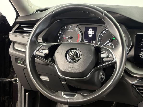 Skoda Octavia IV (A8) с пробегом 2022 года, цена 2 350 000 рублей, 74918 км, лифтбек, Автокод Объявления