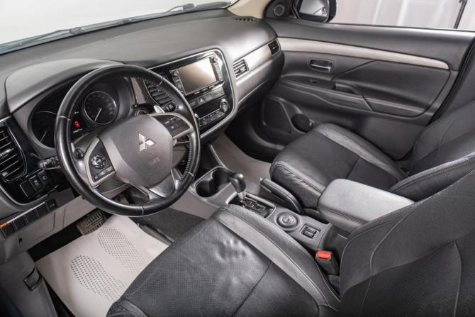 Mitsubishi Outlander III Рестайлинг с пробегом 2014 года, цена 1 699 000 рублей, 216000 км, внедорожник, Автокод Объявления
