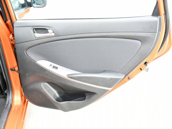 Hyundai Solaris I Рестайлинг с пробегом 2015 года, цена 1 087 000 рублей, 115808 км, седан, Автокод Объявления