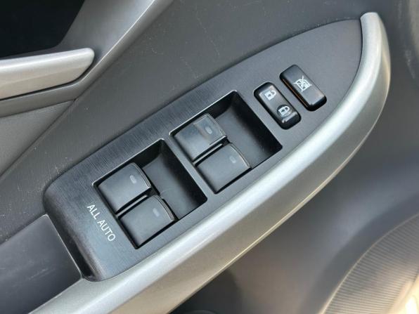 Toyota Prius III (XW30) с пробегом 2010 года, цена 1 030 000 рублей, 135000 км, лифтбек, Автокод Объявления