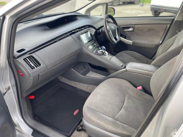 Toyota Prius III (XW30) с пробегом 2010 года, цена 980 000 рублей, 274966 км, лифтбек, Автокод Объявления