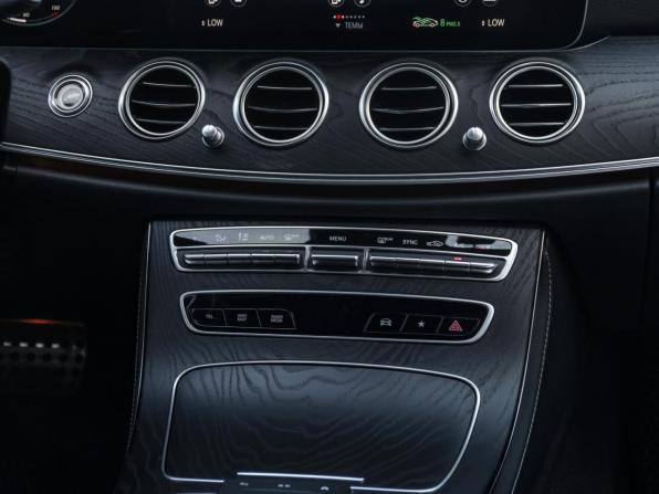 Mercedes-Benz E-Класс V (W213 S213 C238) Рестайлинг с пробегом 2020 года, цена 4 798 000 рублей, 47650 км, седан, Автокод Объявления