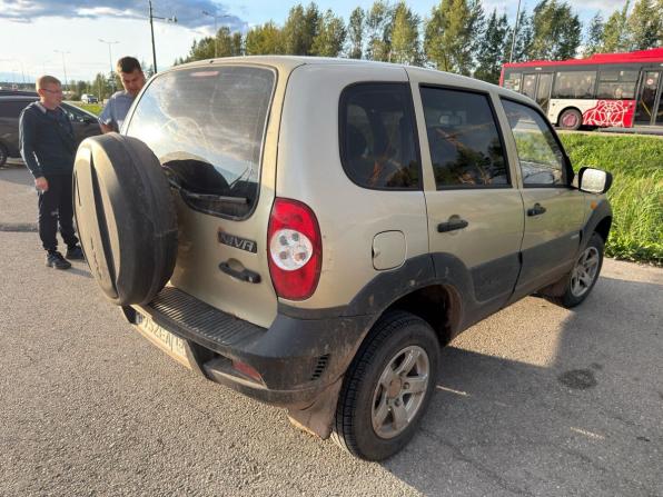 Chevrolet Niva I Рестайлинг с пробегом 2010 года, цена 337 000 рублей, 180000 км, внедорожник, Автокод Объявления