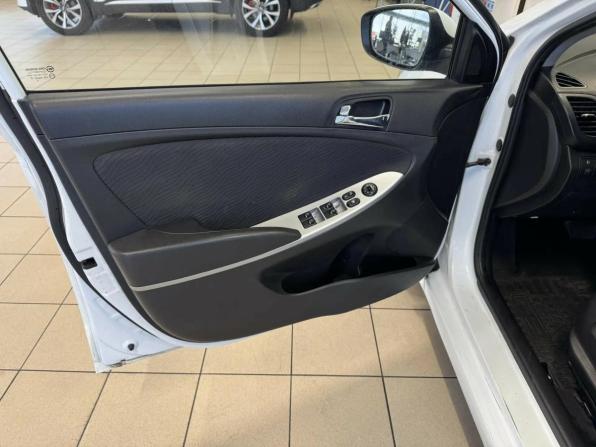 Hyundai Solaris I с пробегом 2014 года, цена 950 000 рублей, 218455 км, седан, Автокод Объявления