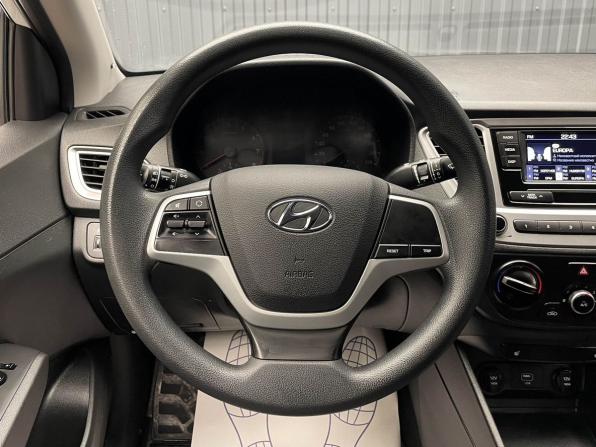 Hyundai Solaris II с пробегом 2019 года, цена 1 097 000 рублей, 102959 км, седан, Автокод Объявления