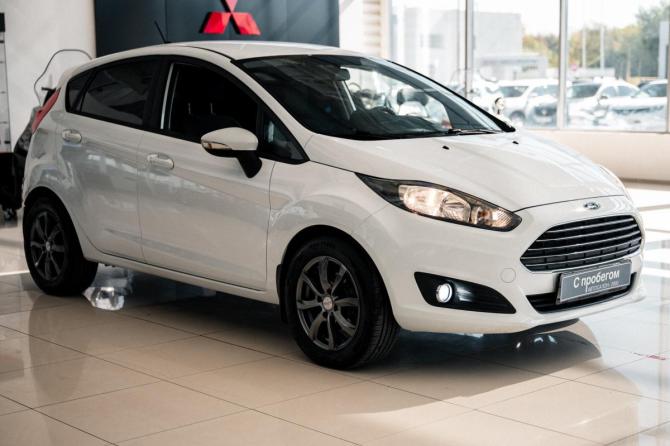 Ford Fiesta Mk6 Рестайлинг с пробегом 2018 года, цена 960 000 рублей, 90700 км, хэтчбек, Автокод Объявления