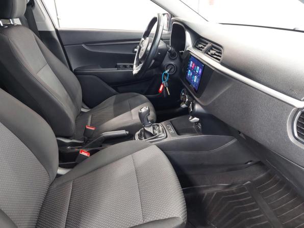 Kia Rio IV Рестайлинг с пробегом 2021 года, цена 1 590 000 рублей, 78168 км, седан, Автокод Объявления