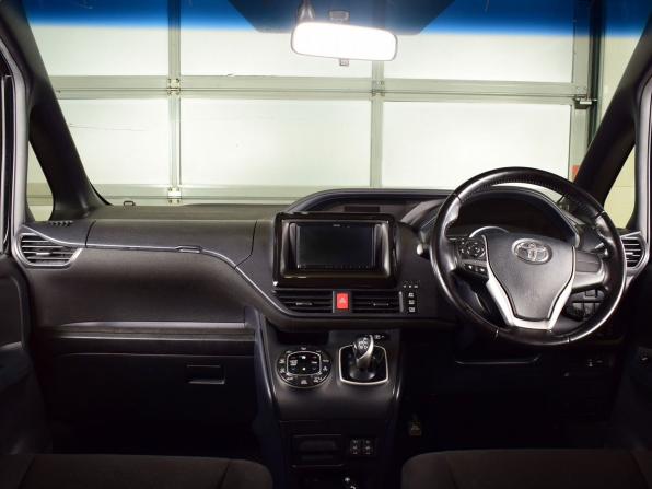 Toyota Voxy III (R80) с пробегом 2014 года, цена 1 649 999 рублей, 184047 км, минивэн, Автокод Объявления