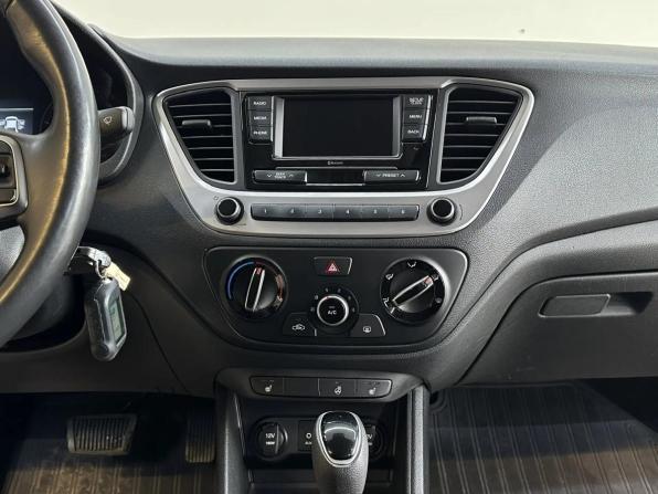 Hyundai Solaris II с пробегом 2018 года, цена 1 390 000 рублей, 45603 км, седан, Автокод Объявления
