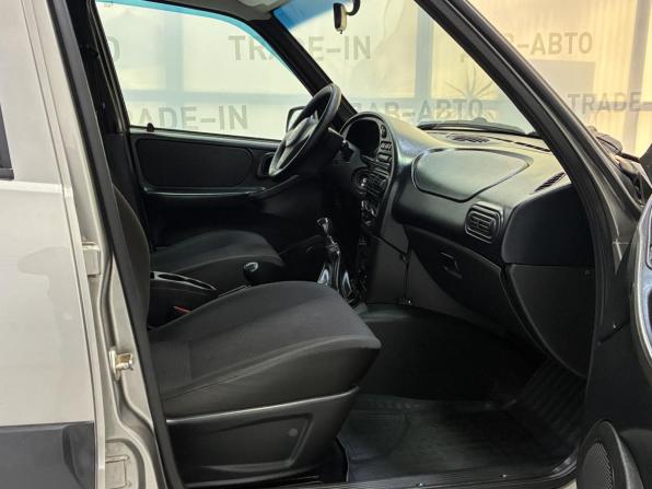 Chevrolet Niva I Рестайлинг с пробегом 2018 года, цена 699 000 рублей, 128000 км, внедорожник, Автокод Объявления