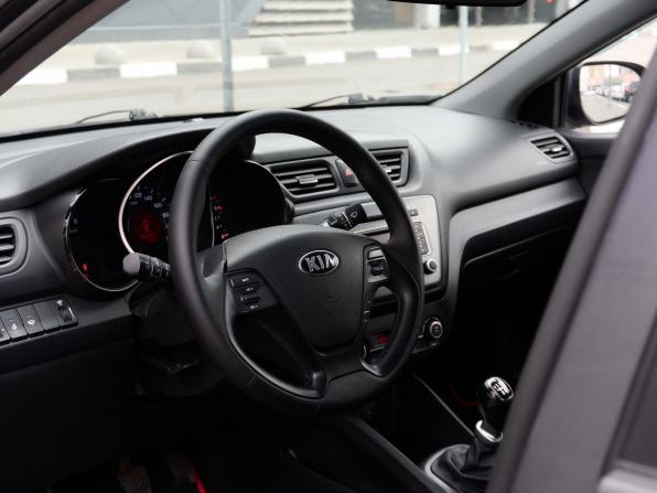 Kia Rio III Рестайлинг с пробегом 2016 года, цена 883 000 рублей, 165990 км, седан, Автокод Объявления