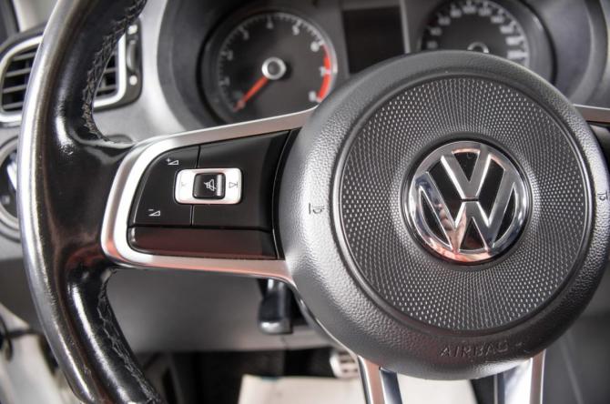 Volkswagen Polo V Рестайлинг с пробегом 2018 года, цена 819 000 рублей, 210235 км, седан, Автокод Объявления