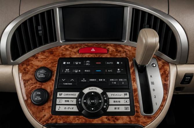 Nissan Presage II с пробегом 2003 года, цена 729 000 рублей, 350000 км, минивэн, Автокод Объявления
