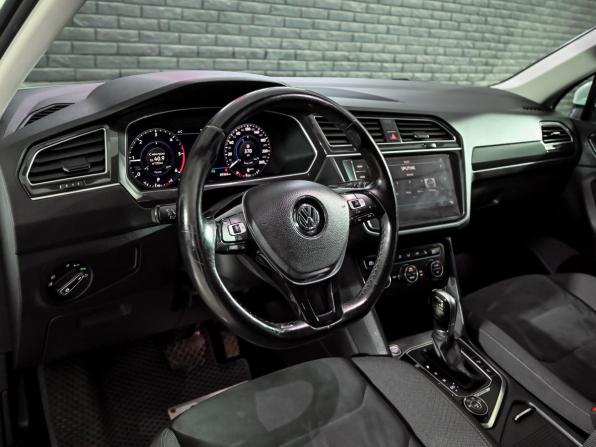 Volkswagen Tiguan II с пробегом 2018 года, цена 3 090 000 рублей, 89364 км, внедорожник, Автокод Объявления