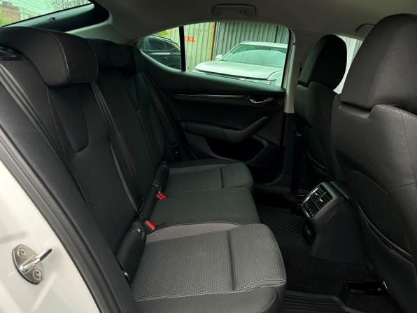 Skoda Octavia IV (A8) с пробегом 2021 года, цена 2 476 700 рублей, 33405 км, лифтбек, Автокод Объявления