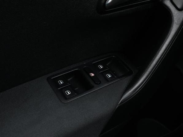 Volkswagen Polo V с пробегом 2015 года, цена 1 185 000 рублей, 97374 км, седан, Автокод Объявления