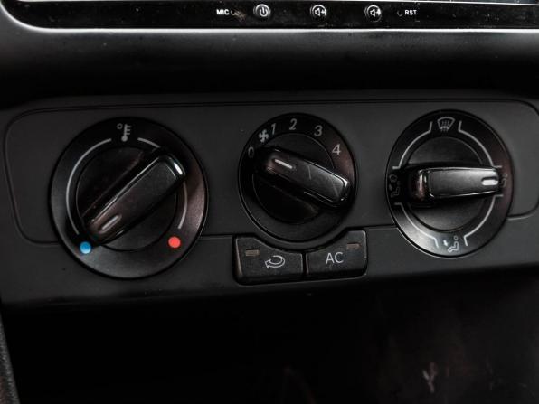 Volkswagen Polo V с пробегом 2014 года, цена 785 000 рублей, 297541 км, седан, Автокод Объявления