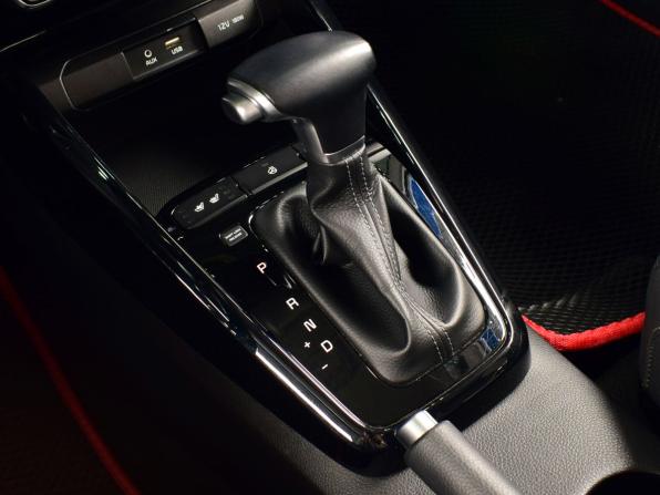 Kia Stonic I с пробегом 2019 года, цена 1 914 995 рублей, 59501 км, внедорожник, Автокод Объявления
