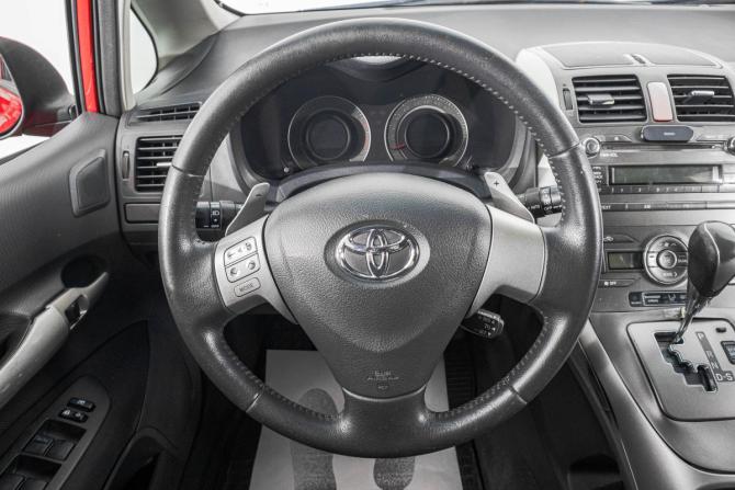 Toyota Auris I с пробегом 2007 года, цена 699 000 рублей, 270000 км, хэтчбек, Автокод Объявления