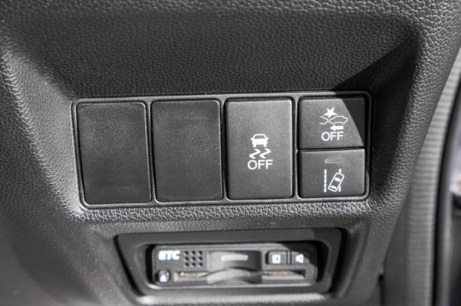Honda Stepwgn V с пробегом 2016 года, цена 2 049 000 рублей, 110000 км, минивэн, Автокод Объявления